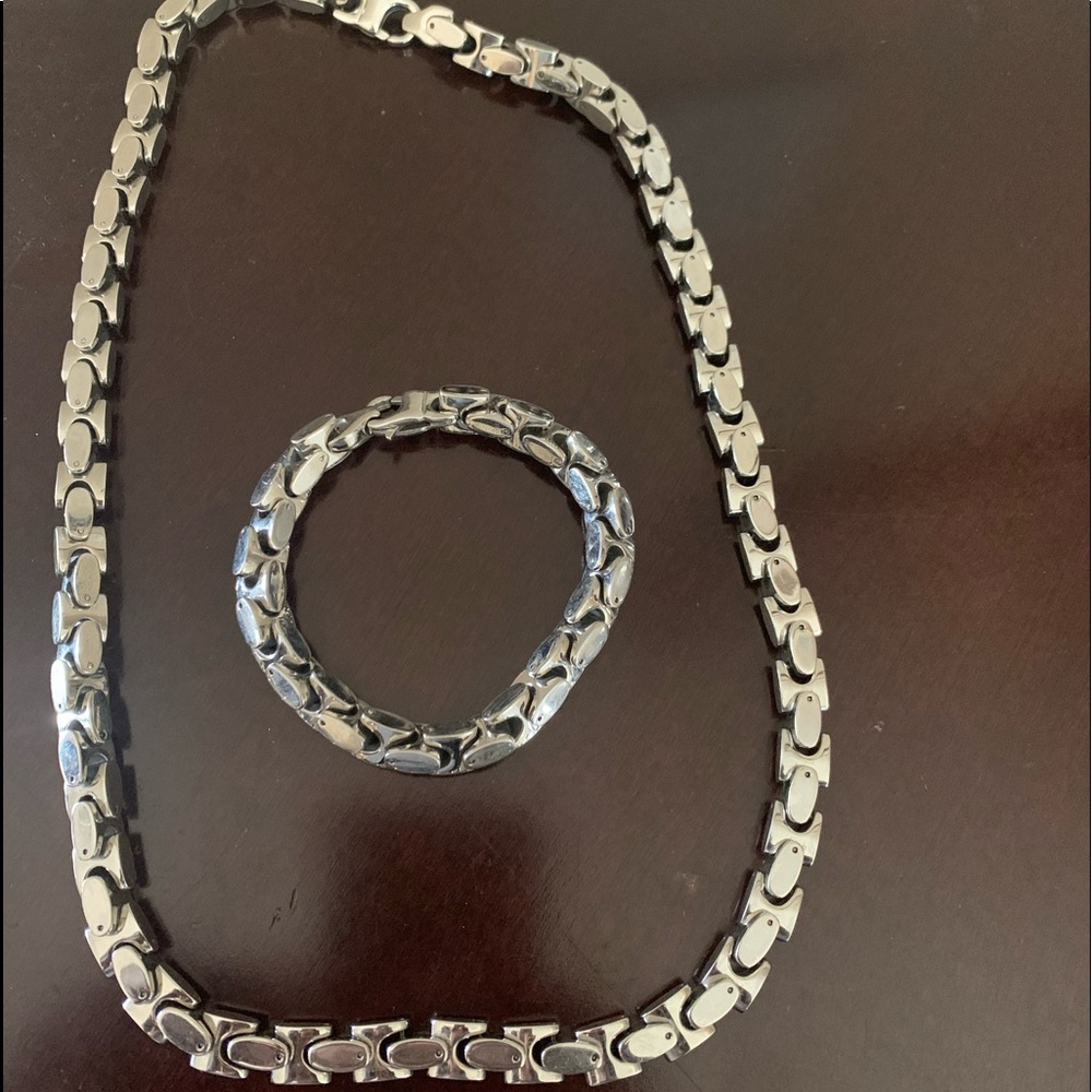 Men’s necklaces and bracelet